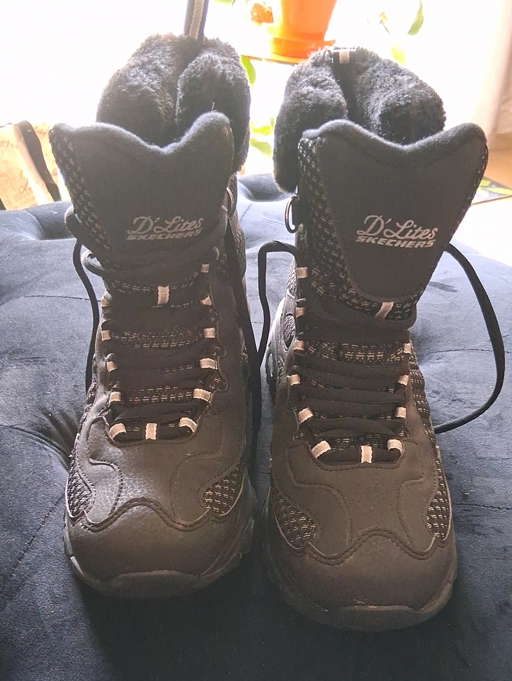 Skechers D'Lites Women's Black Lace-Up Winter Boots